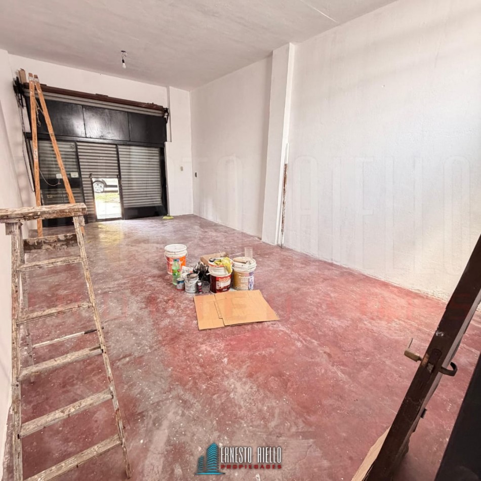 ¡ALQUILER LOCAL COMERCIAL SOBRE AVENIDA EN QUILMES OESTE!