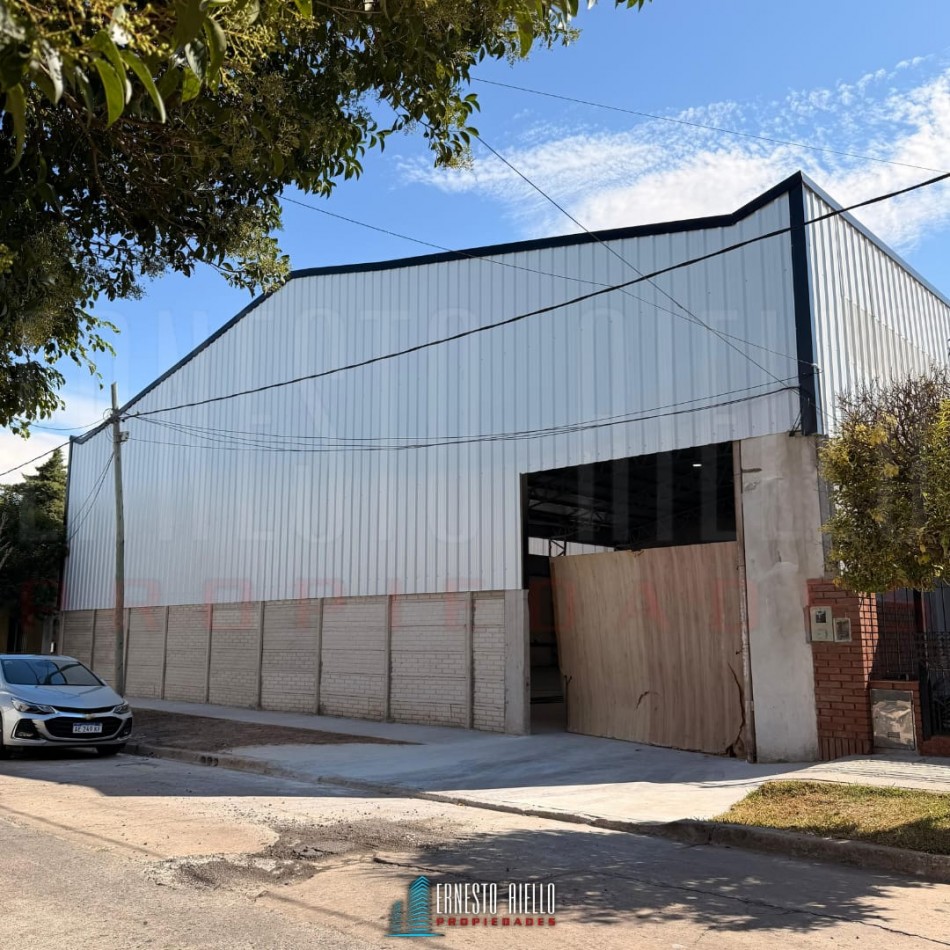 ALQUILER GALPON A ESTRENAR, MUY BUENA UBICACION FRENTE A NISSAN, QUILMES OESTE CENTRO.