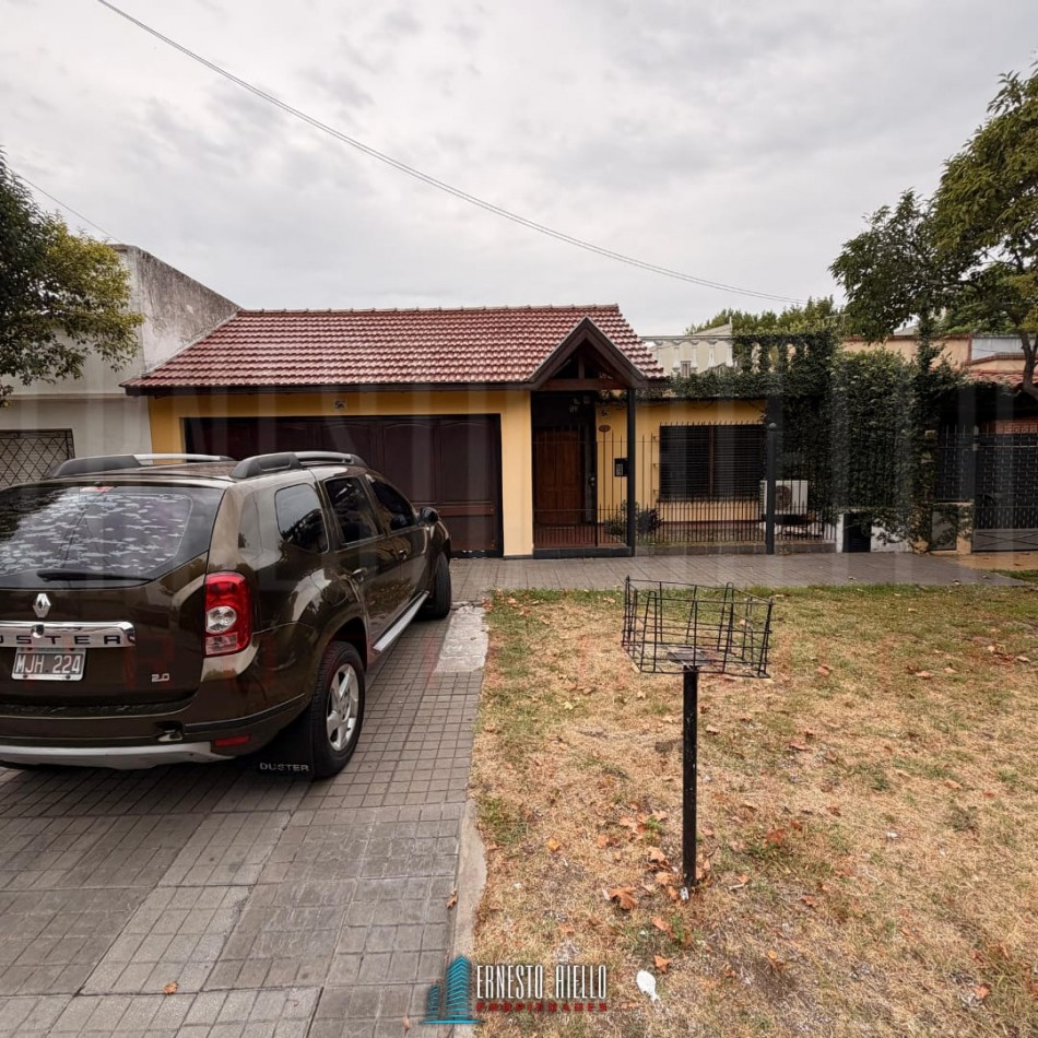 VENTA PRECIOSA CASA DE 4 AMBIENTES. QUILMES OESTE