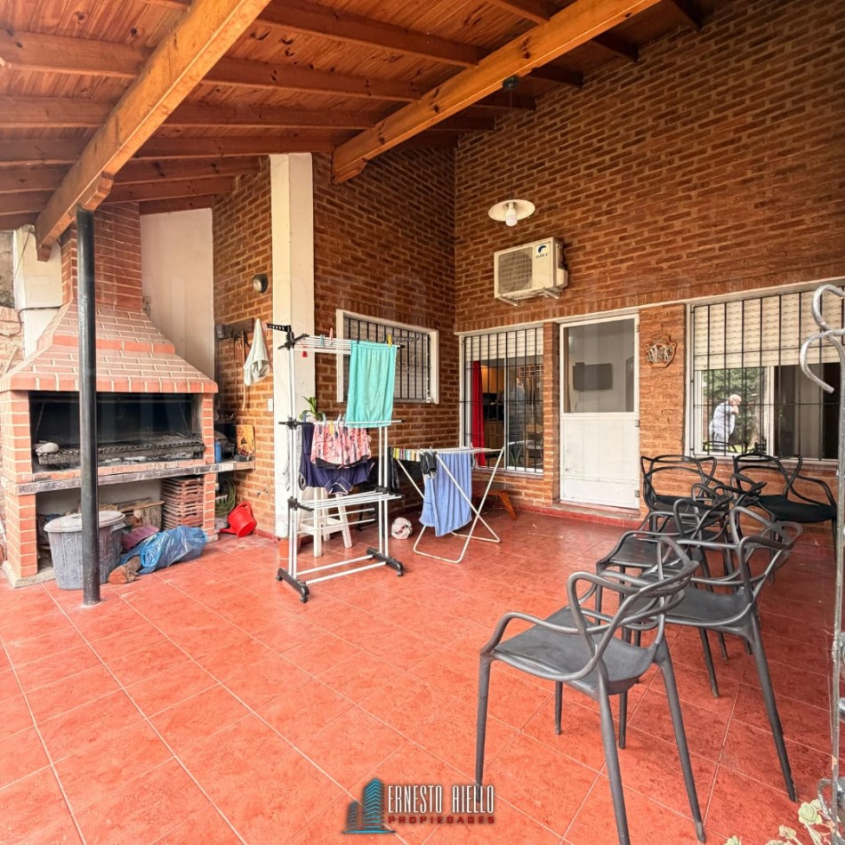 VENTA PRECIOSA CASA DE 4 AMBIENTES. QUILMES OESTE