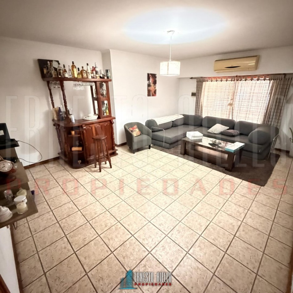 VENTA PRECIOSA CASA DE 4 AMBIENTES. QUILMES OESTE