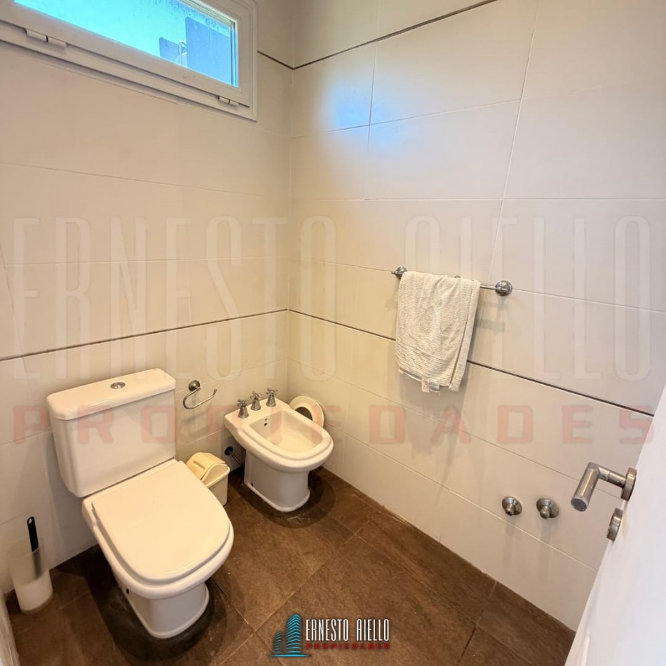 ALQUILER CASA DE 5 AMBIENTES. BARRIO LOS TRONCOS, BERAZATEGUI.