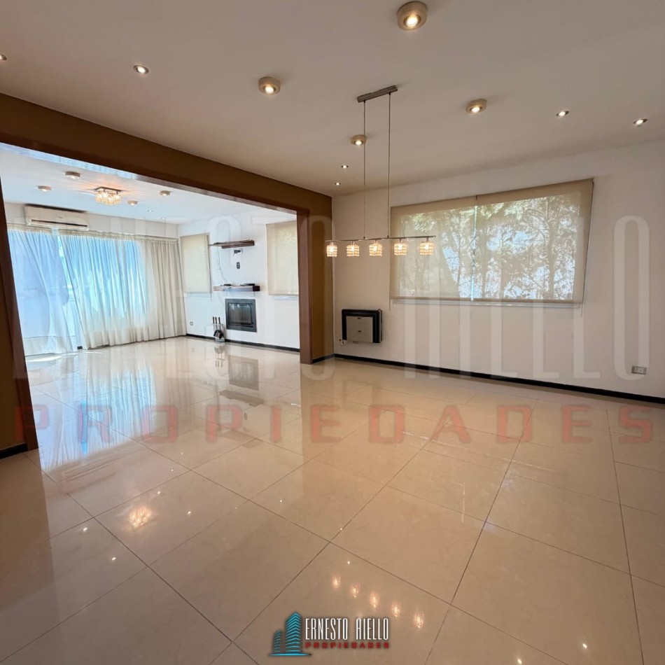 ALQUILER CASA DE 5 AMBIENTES. BARRIO LOS TRONCOS, BERAZATEGUI.