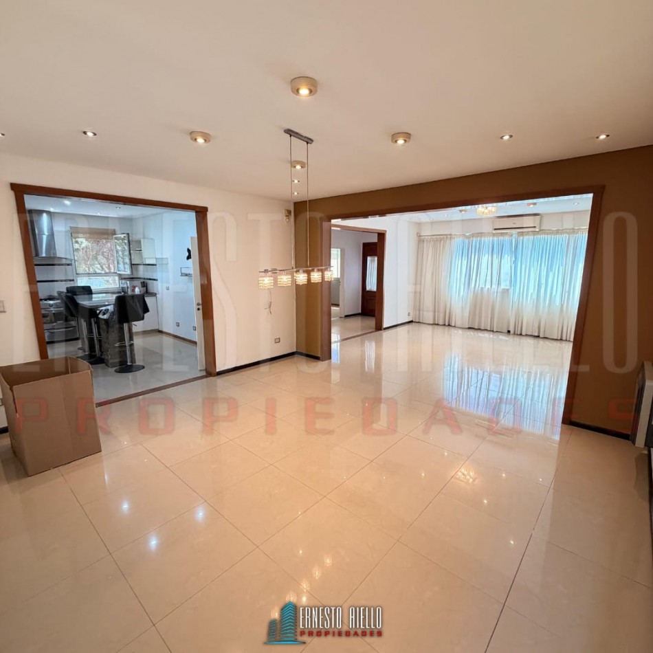 ALQUILER CASA DE 5 AMBIENTES. BARRIO LOS TRONCOS, BERAZATEGUI.