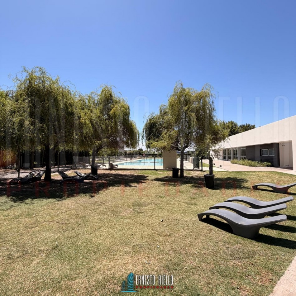 ALQUILER CASA DE 5 AMBIENTES. BARRIO LOS TRONCOS, BERAZATEGUI.