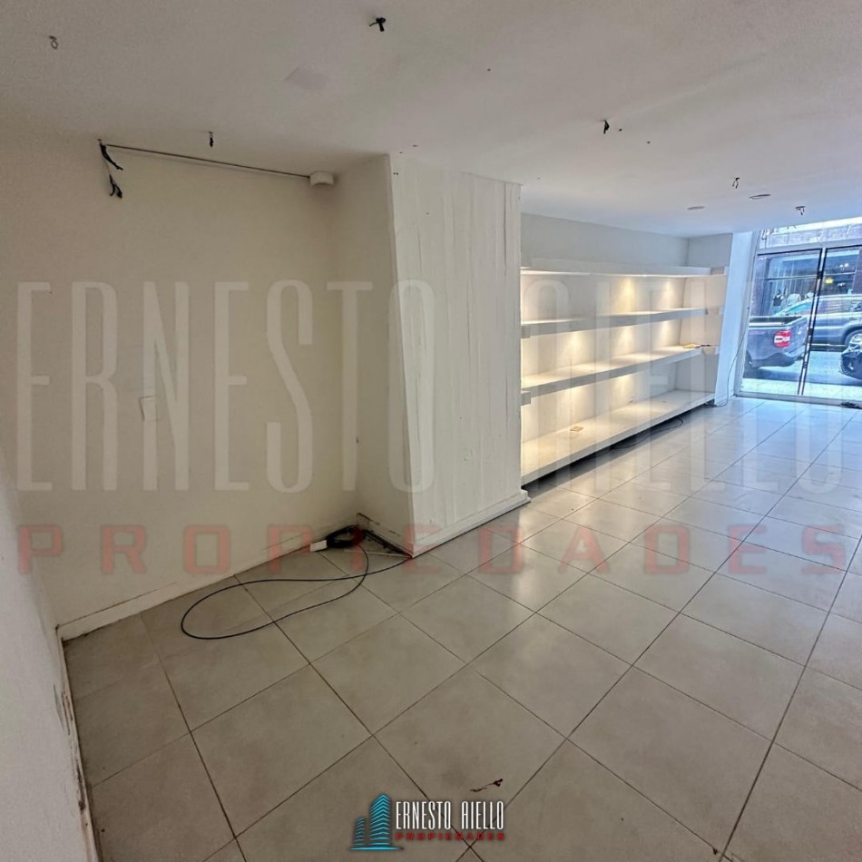 ALQUILER  EXCELENTE  LOCAL COMERCIAL EN LA CALLE ALSINA AL 300, QUILMES CENTRO.