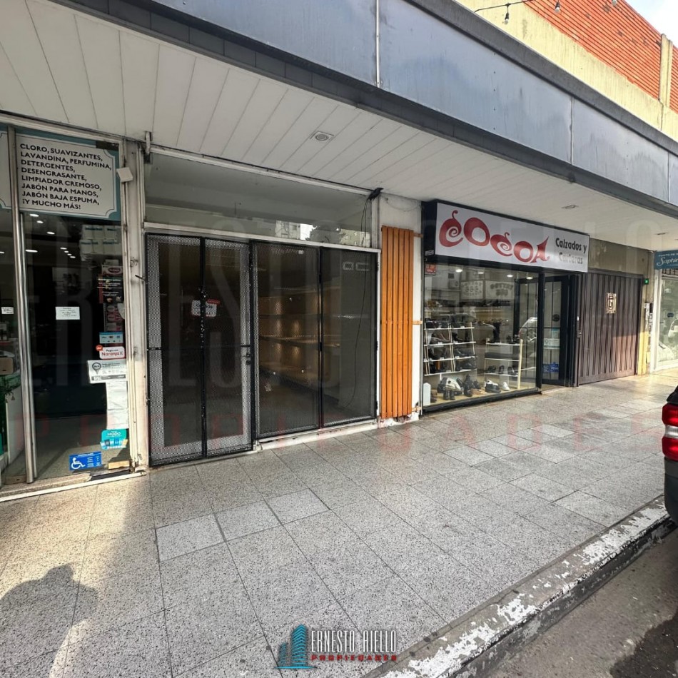 ALQUILER  EXCELENTE  LOCAL COMERCIAL EN LA CALLE ALSINA AL 300, QUILMES CENTRO.