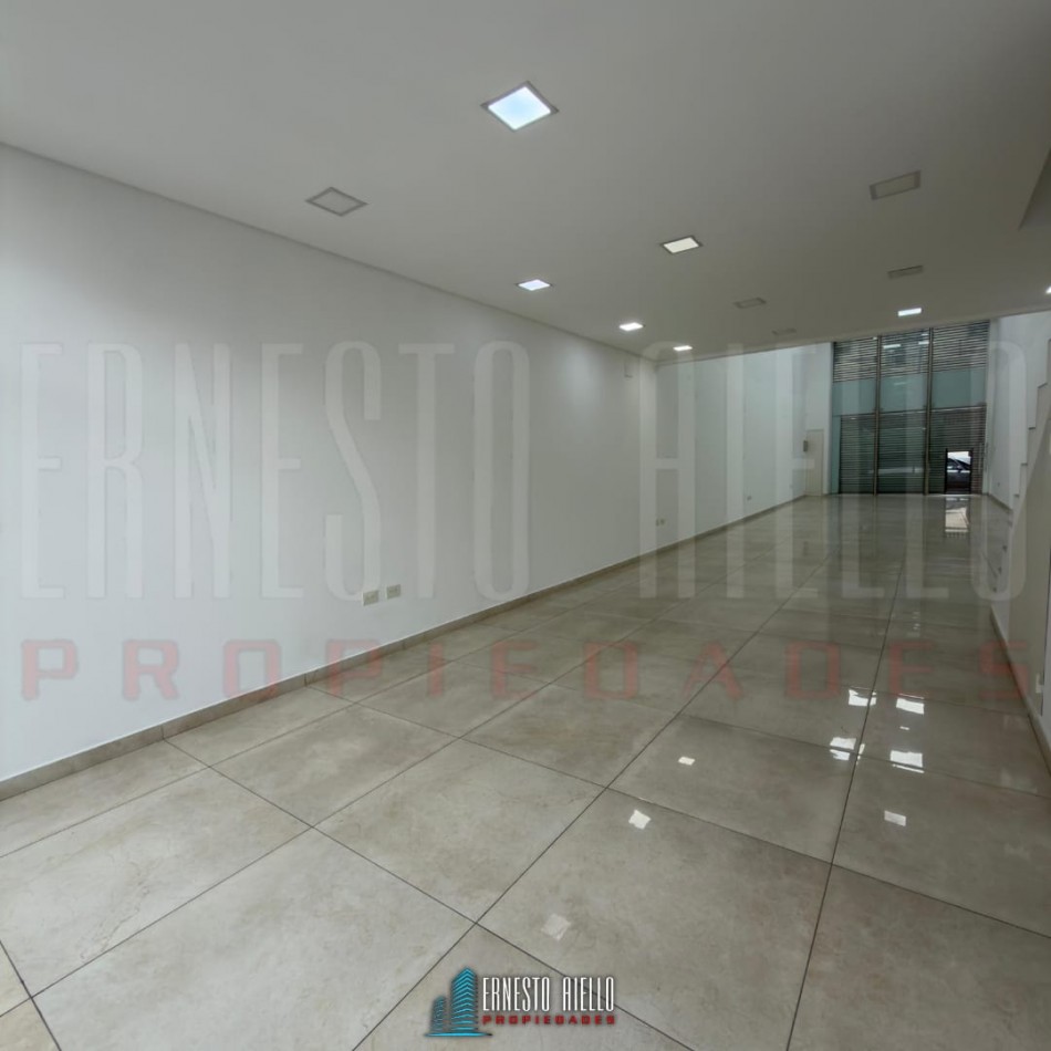 ¡ALQUILER EXCELENTE LOCAL DE DOBLE ALTURA EN BERAZATEGUI CENTRO!