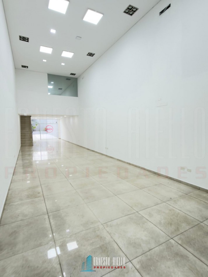 ¡ALQUILER EXCELENTE LOCAL DE DOBLE ALTURA EN BERAZATEGUI CENTRO!