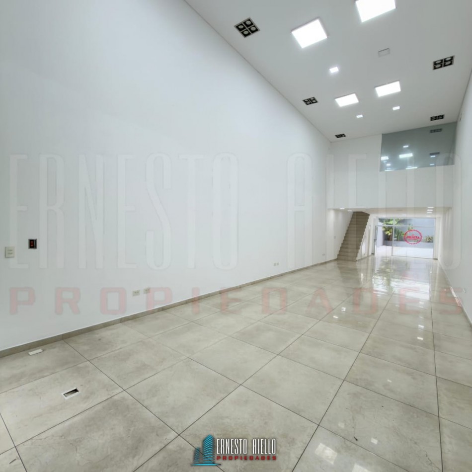 ¡ALQUILER EXCELENTE LOCAL DE DOBLE ALTURA EN BERAZATEGUI CENTRO!