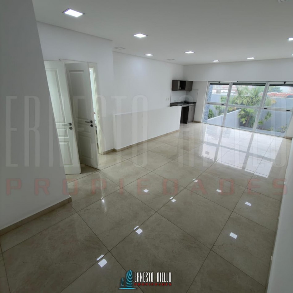 ¡ALQUILER EXCELENTE LOCAL DE DOBLE ALTURA EN BERAZATEGUI CENTRO!