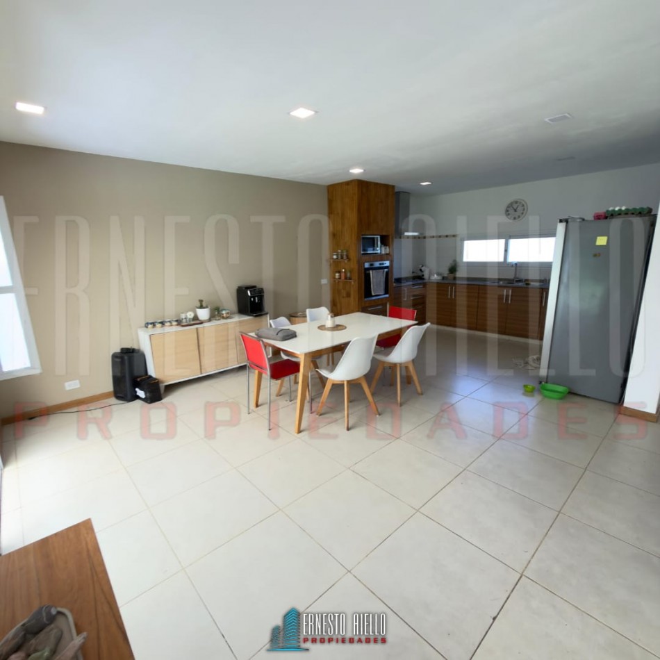 C. CASA EN VENTA EN DON BOSCO FRENTE AL PARQUE LINEAL NUEVO QUILMES  