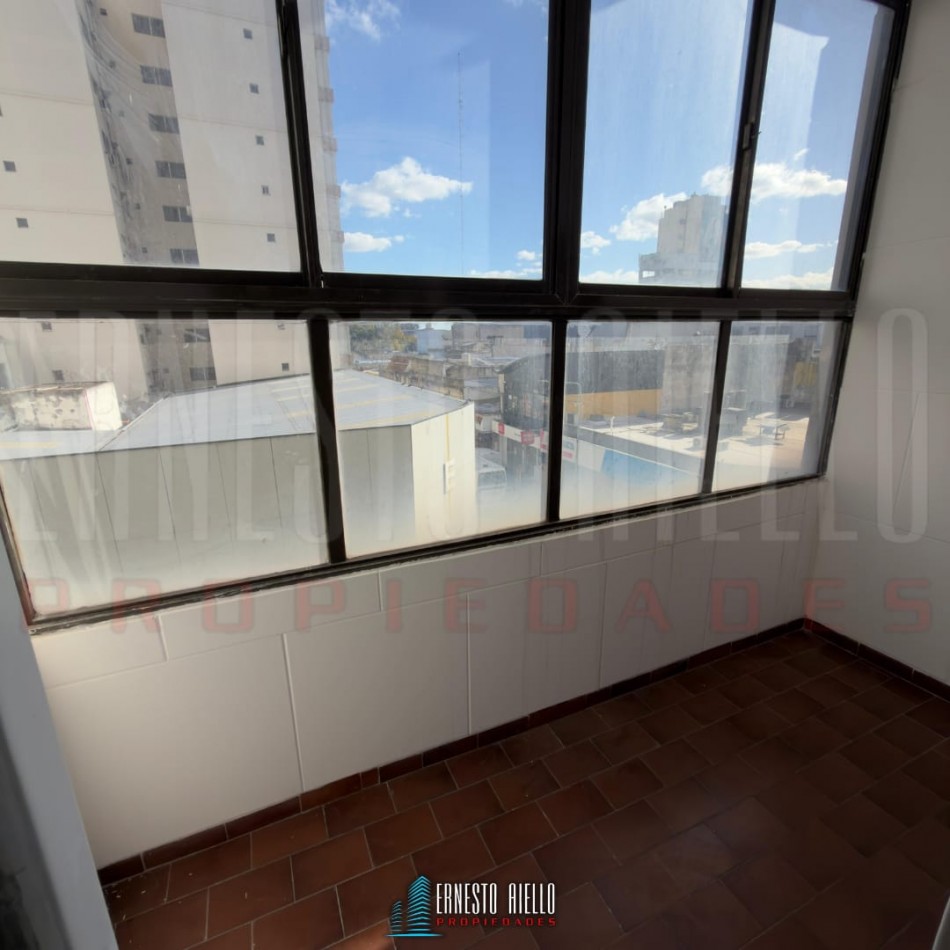 ¡ALQUILER DEPARTAMENTO TRES AMBIENTES CON COCHERA EN QUILMES CENTRO!