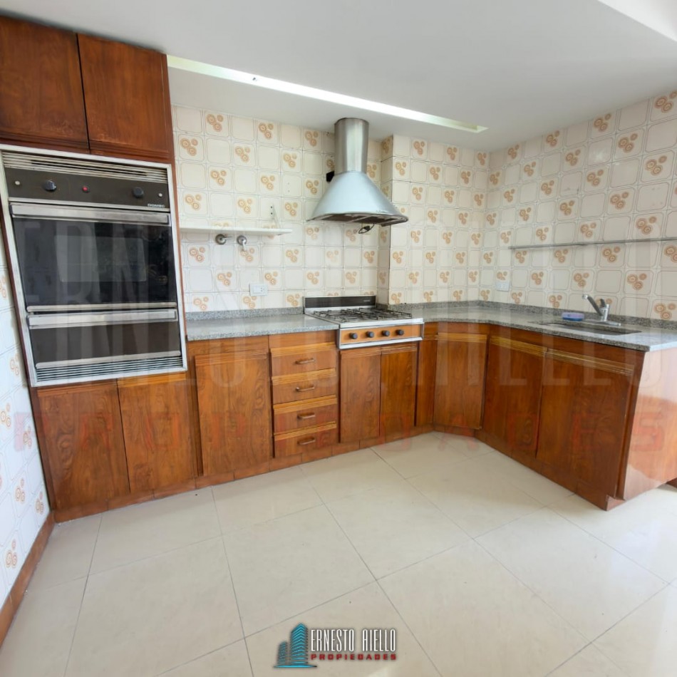 ¡ALQUILER DEPARTAMENTO TRES AMBIENTES CON COCHERA EN QUILMES CENTRO!