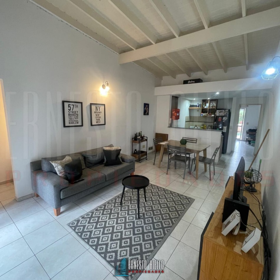 ¡ALQUILER DEPARTAMENTO DE DOS AMBIENTES CON DOBLE BALCON EN BERNAL CENTRO!