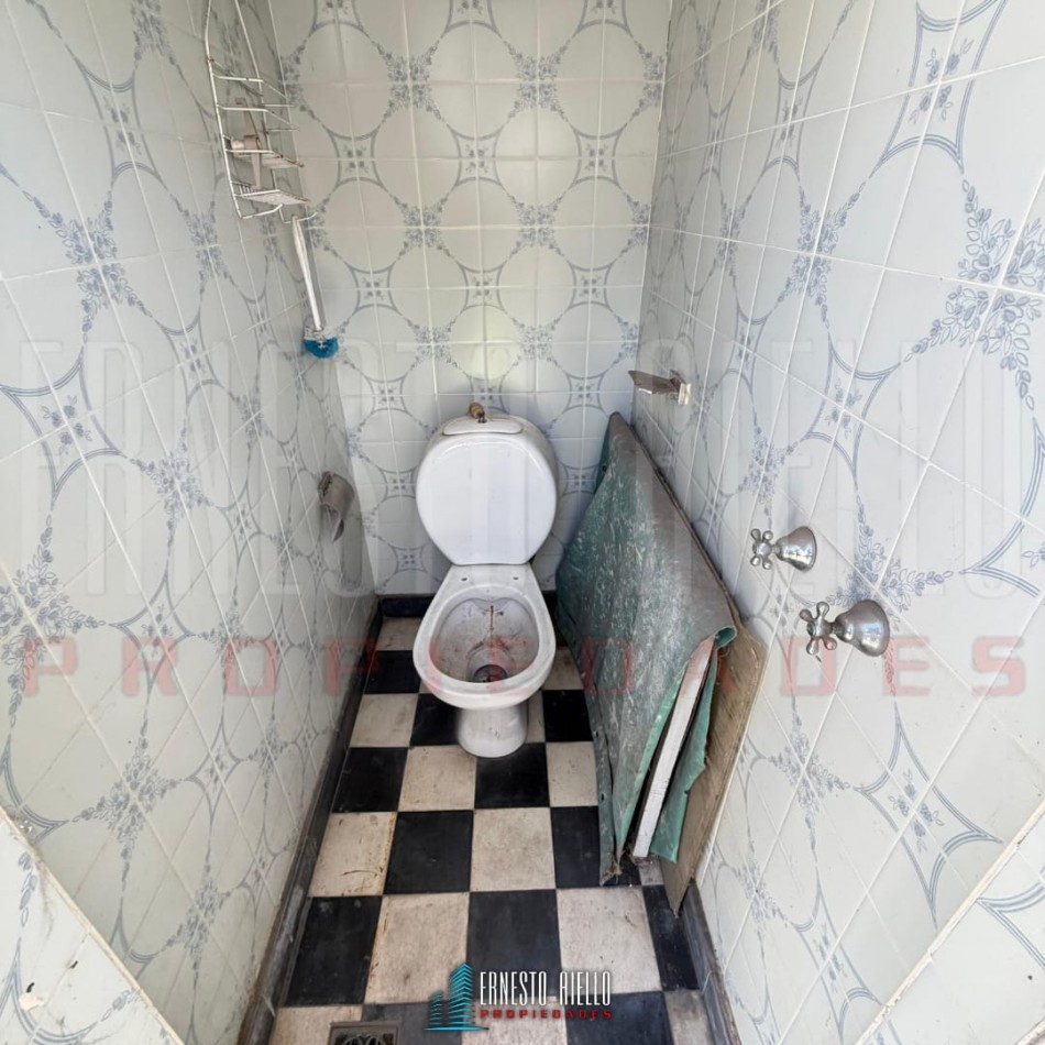 VENTA DE CASA SOBRE LOTE DE 225 M², 3 AMBIENTES. MATHEU ENTRE MORENO Y SAN MARTIN, QUILMES CENTRO.