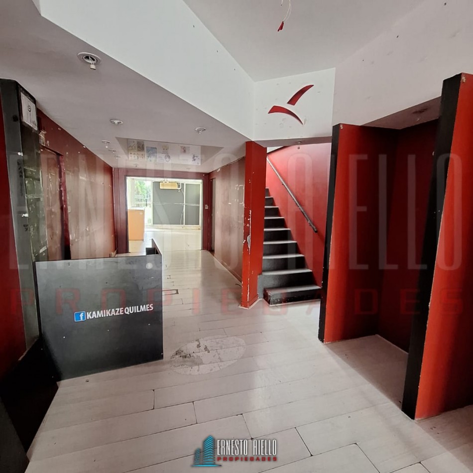 ALQUILER AMPLIO LOCAL COMERCIAL DE 100 MTS EN PLENO QUILMES CENTRO.