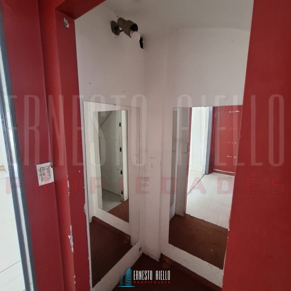 ALQUILER AMPLIO LOCAL COMERCIAL DE 100 MTS EN PLENO QUILMES CENTRO.