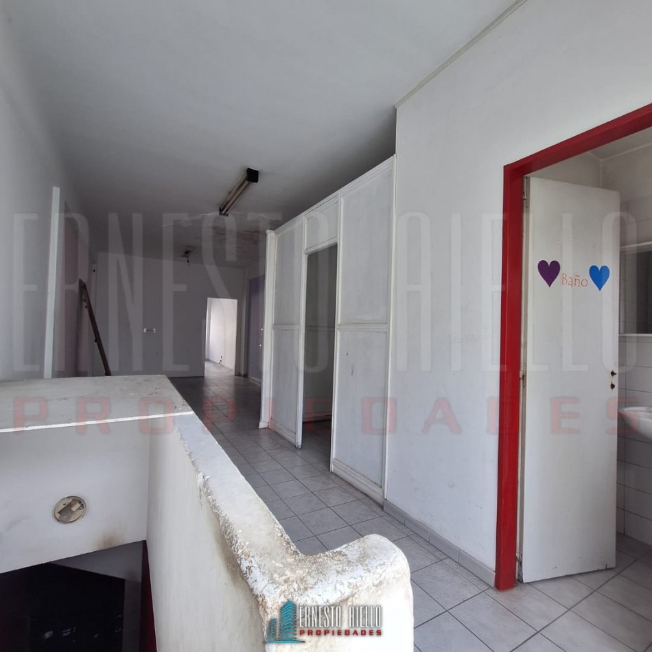 ALQUILER AMPLIO LOCAL COMERCIAL DE 100 MTS EN PLENO QUILMES CENTRO.