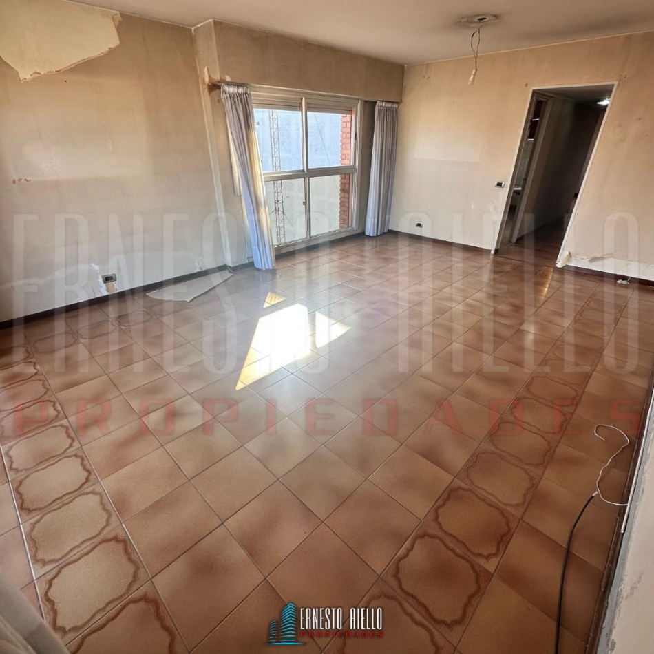 ALQUILER GRAN SEMIPISO DE 3 AMBIENTES CON COCHERA CUBIERTA, SUP TOT: 98M², DOBLE BALCON Y HERMOSAS VISTAS. 