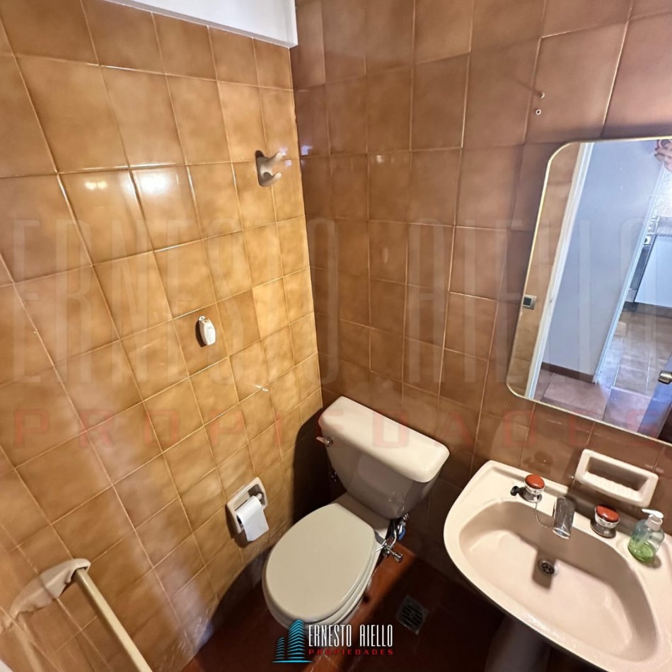 ALQUILER GRAN SEMIPISO DE 3 AMBIENTES CON COCHERA CUBIERTA, SUP TOT: 98M², DOBLE BALCON Y HERMOSAS VISTAS. 