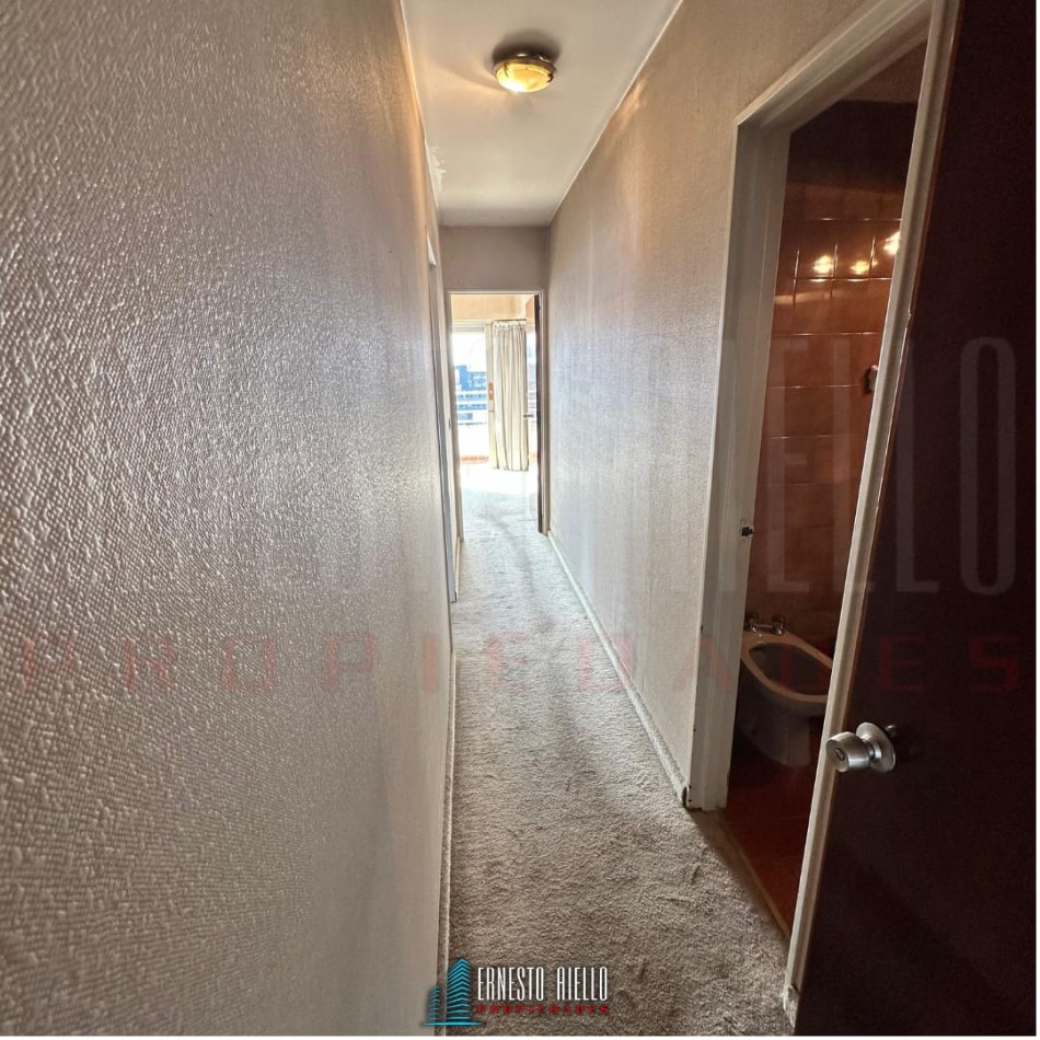 ALQUILER GRAN SEMIPISO DE 3 AMBIENTES CON COCHERA CUBIERTA, SUP TOT: 98M², DOBLE BALCON Y HERMOSAS VISTAS. 