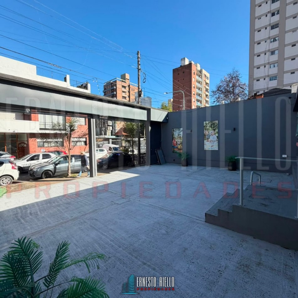 ALQUILER LOCAL DE 245M2 TOTALES UNICO EN LA ZONA, QUILMES CENTRO.