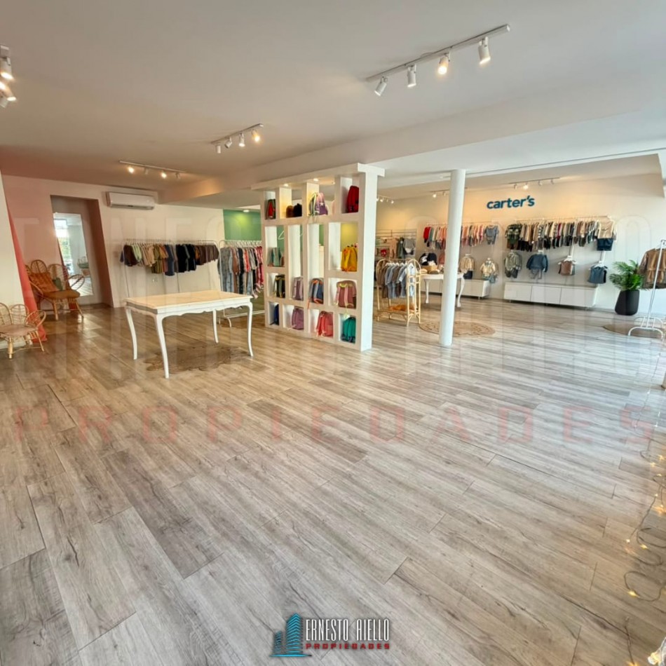 ALQUILER LOCAL DE 245M2 TOTALES UNICO EN LA ZONA, QUILMES CENTRO.
