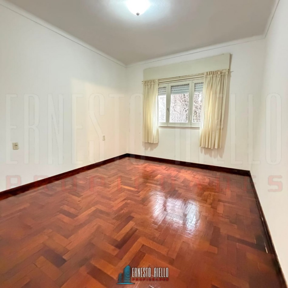 ALQUILER DEPARTAMENTO TIPO PH EN P.A 1° PISO POR ESCALERA DE 3 AMBIENTES CON PATIO, TERRAZA Y BALCON PARA USO PROFESIONAL.
