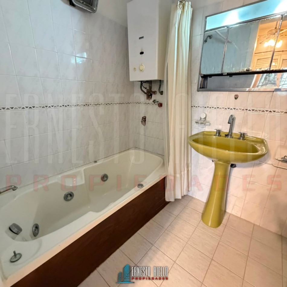 ALQUILER DEPARTAMENTO TIPO PH EN P.A 1° PISO POR ESCALERA DE 3 AMBIENTES CON PATIO, TERRAZA Y BALCON PARA USO PROFESIONAL.