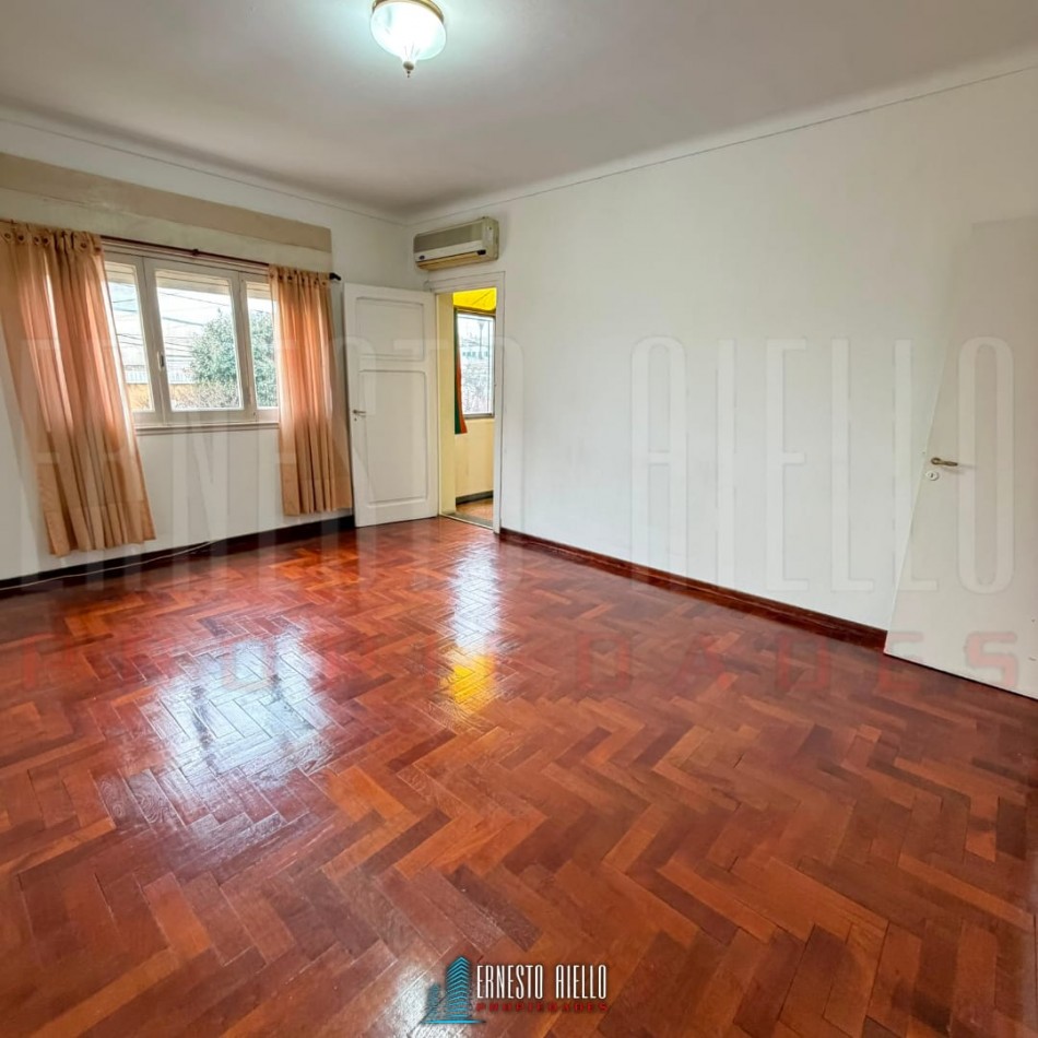 ALQUILER DEPARTAMENTO TIPO PH EN P.A 1° PISO POR ESCALERA DE 3 AMBIENTES CON PATIO, TERRAZA Y BALCON PARA USO PROFESIONAL.