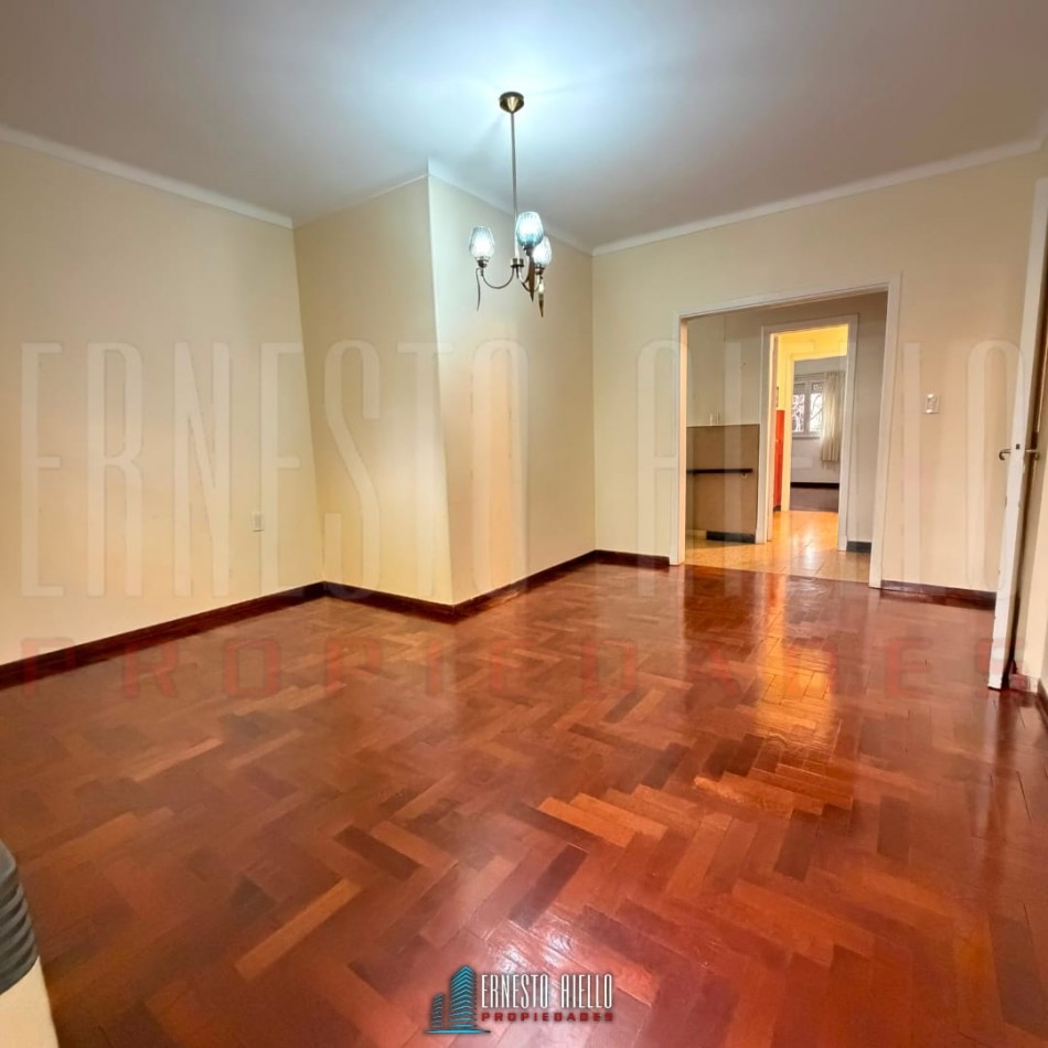 ALQUILER DEPARTAMENTO TIPO PH EN P.A 1° PISO POR ESCALERA DE 3 AMBIENTES CON PATIO, TERRAZA Y BALCON PARA USO PROFESIONAL.