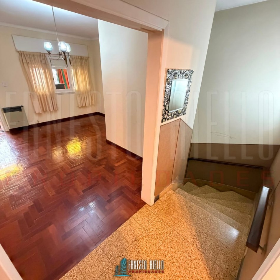 ALQUILER DEPARTAMENTO TIPO PH EN P.A 1° PISO POR ESCALERA DE 3 AMBIENTES CON PATIO, TERRAZA Y BALCON PARA USO PROFESIONAL.