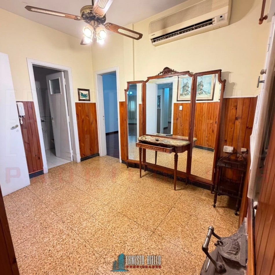 ALQUILER DEPARTAMENTO TIPO PH EN P.A 1° PISO POR ESCALERA DE 3 AMBIENTES CON PATIO, TERRAZA Y BALCON PARA USO PROFESIONAL.