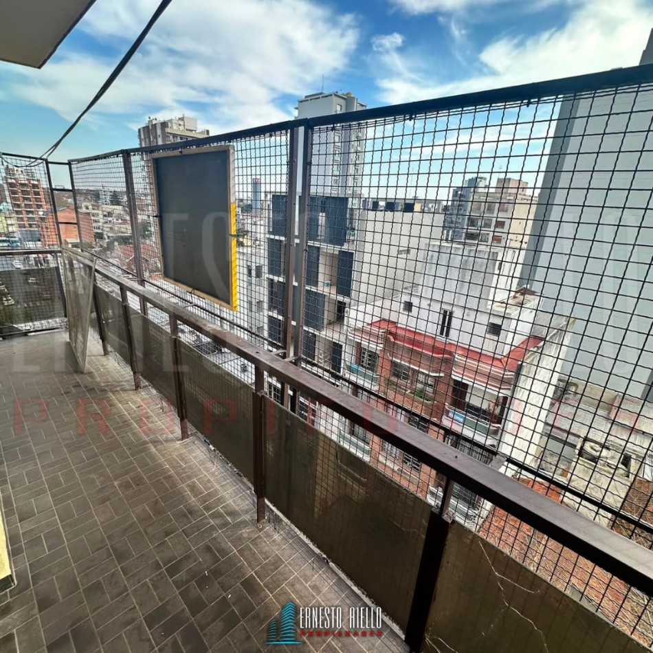VENTA DEPARTAMENTO 3 AMBIENTES CON COCINA INDEPENDIENTE- HERMOSAS VISTAS - OPORTUNIDAD A REFACCIONAR.