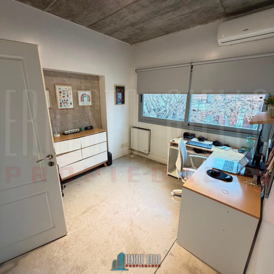 ALQUILER HERMOSA CASA DE 4 AMBIENTES Y ESTUDIO CON PATIO Y COCHERA EN QUILMES CENTRO.
