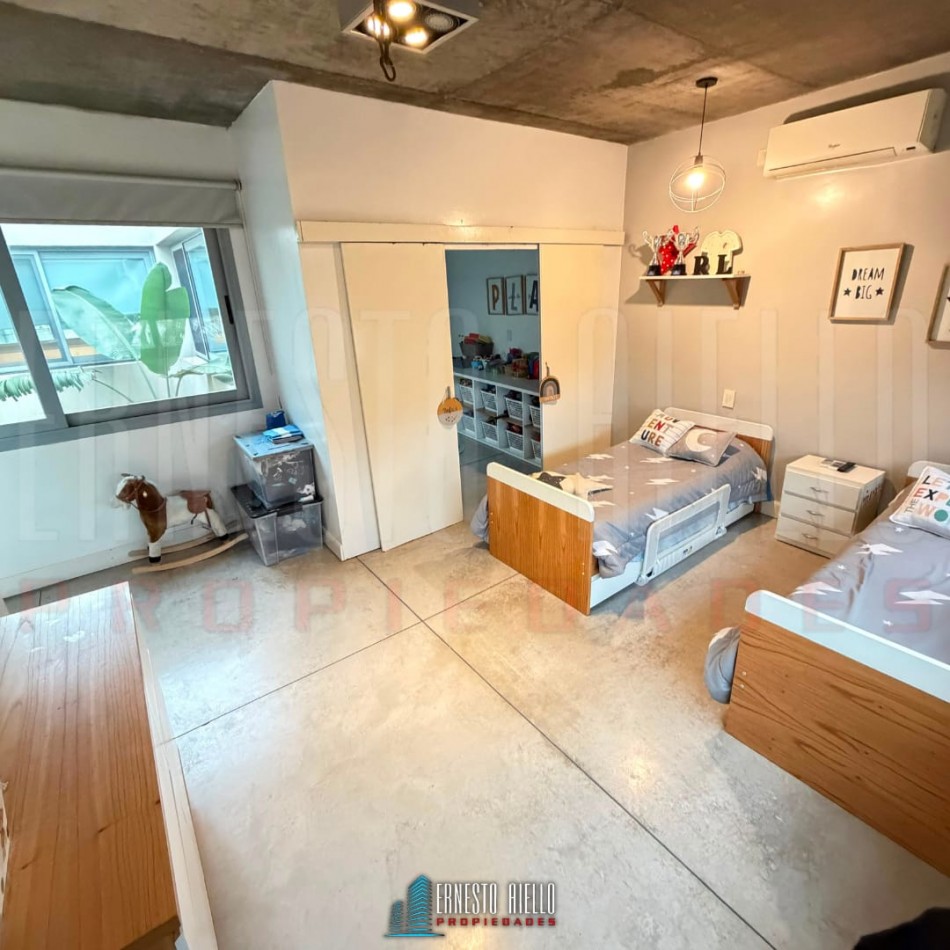 ALQUILER HERMOSA CASA DE 4 AMBIENTES Y ESTUDIO CON PATIO Y COCHERA EN QUILMES CENTRO.