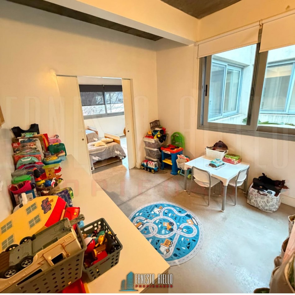 ALQUILER HERMOSA CASA DE 4 AMBIENTES Y ESTUDIO CON PATIO Y COCHERA EN QUILMES CENTRO.