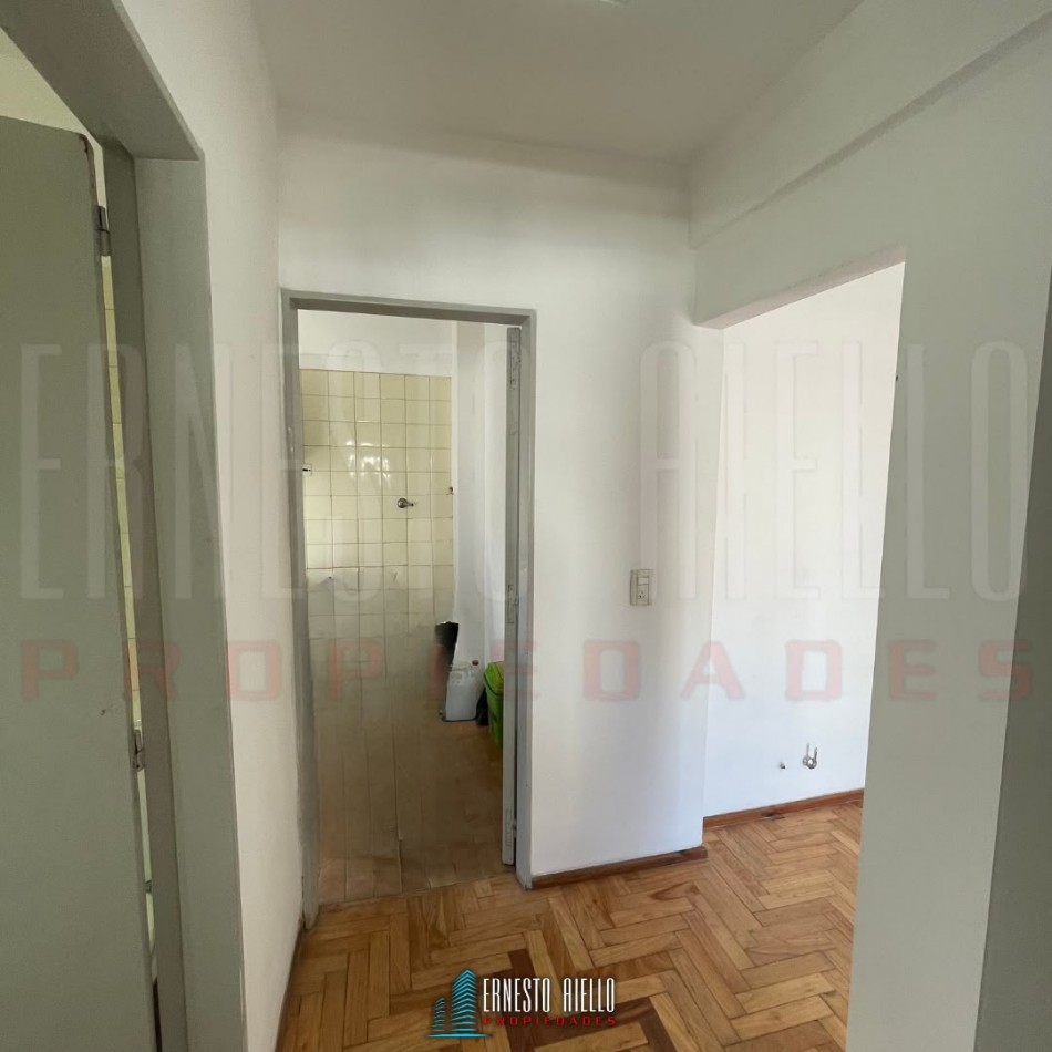VENTA DEPARTAMENTO DE DOS AMBIENTES EN EXCELENTE UBICACION, QUILMES CENTRO.