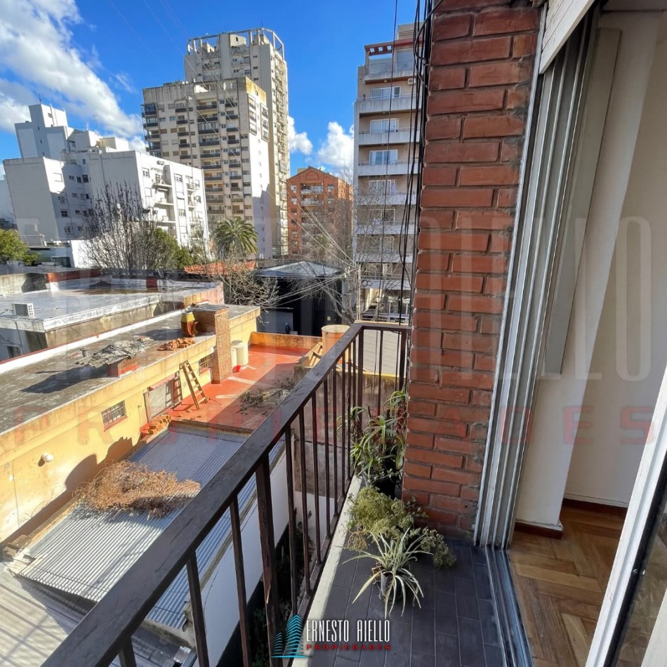 VENTA DEPARTAMENTO DE DOS AMBIENTES EN EXCELENTE UBICACION, QUILMES CENTRO.