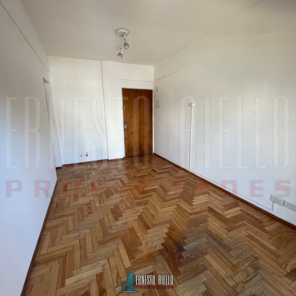 VENTA DEPARTAMENTO DE DOS AMBIENTES EN EXCELENTE UBICACION, QUILMES CENTRO.
