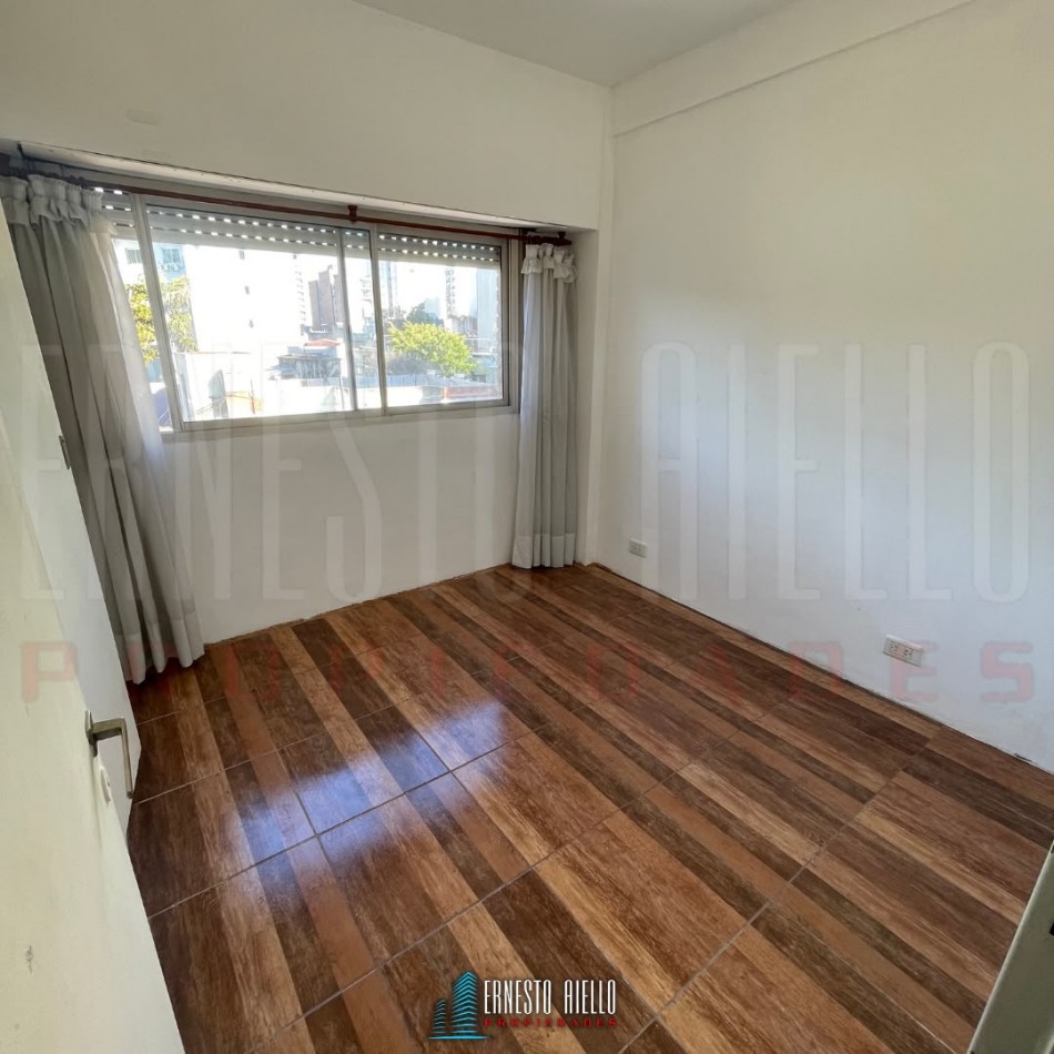 VENTA DEPARTAMENTO DE DOS AMBIENTES EN EXCELENTE UBICACION, QUILMES CENTRO.