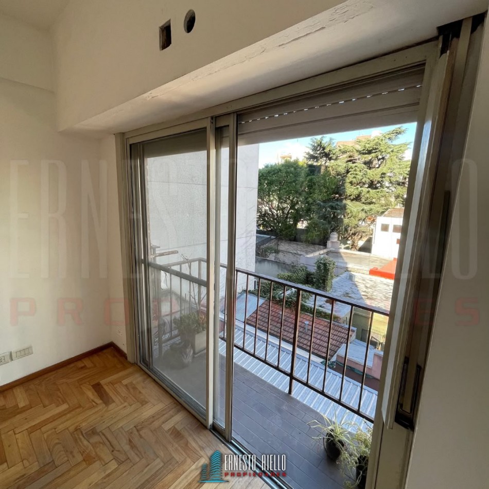 VENTA DEPARTAMENTO DE DOS AMBIENTES EN EXCELENTE UBICACION, QUILMES CENTRO.
