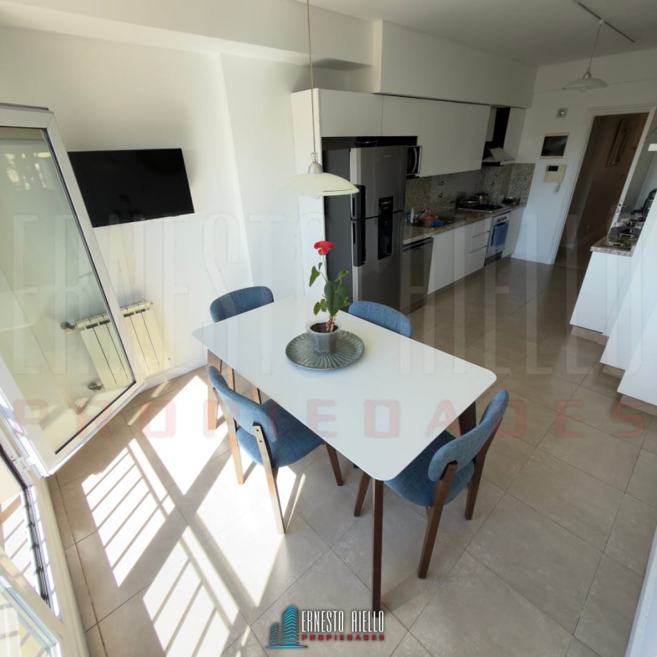 VENTA ESPECTACULAR SEMIPISO DE 4 AMBIENTES CON 2 COCHERAS, 2 BAULERAS Y EXCELENTES VISTAS ABIERTAS.