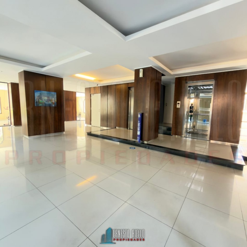 VENTA ESPECTACULAR SEMIPISO DE 4 AMBIENTES CON 2 COCHERAS, 2 BAULERAS Y EXCELENTES VISTAS ABIERTAS.