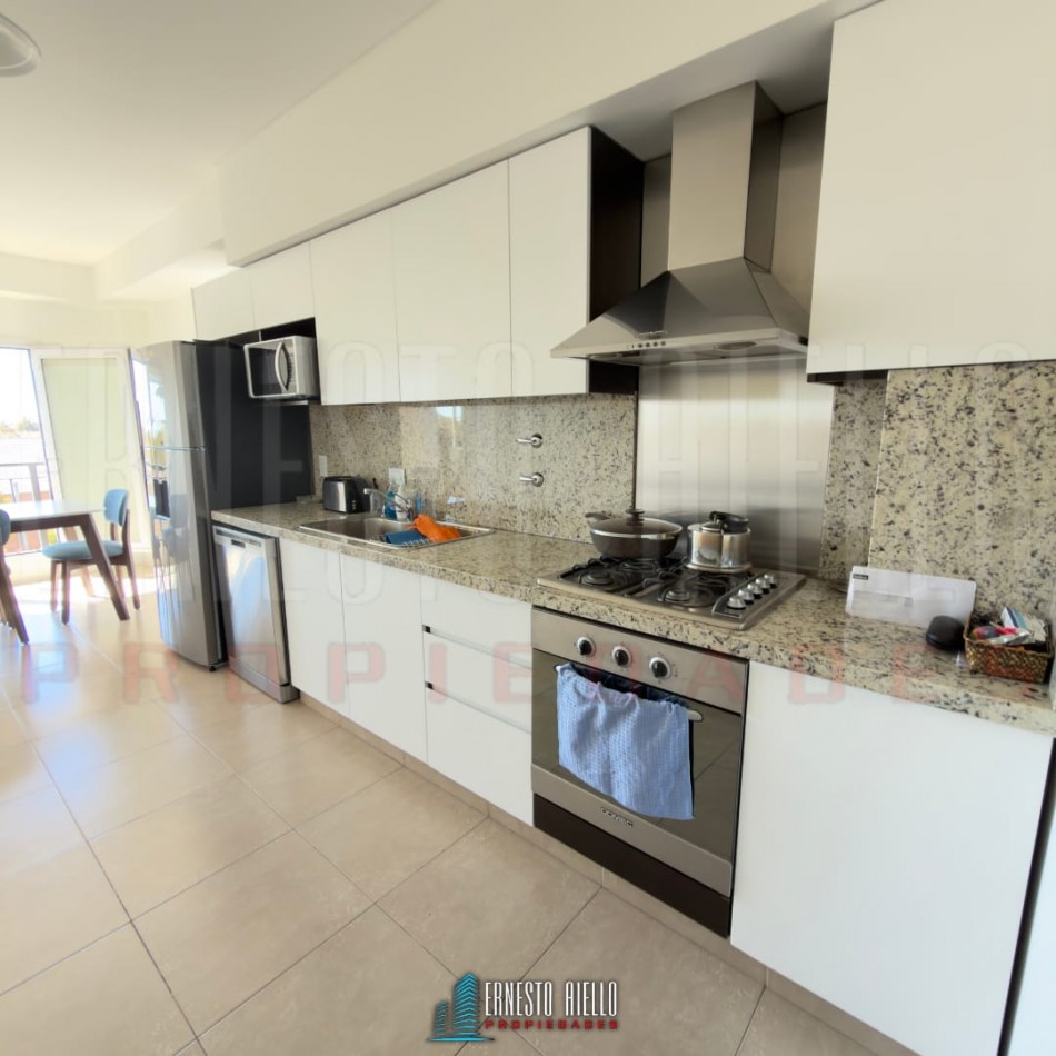 VENTA ESPECTACULAR SEMIPISO DE 4 AMBIENTES CON 2 COCHERAS, 2 BAULERAS Y EXCELENTES VISTAS ABIERTAS.