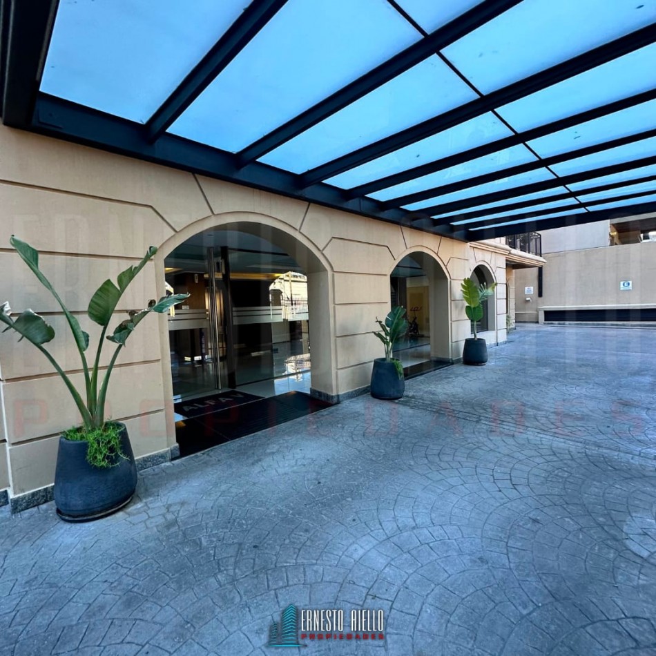 VENTA ESPECTACULAR SEMIPISO DE 4 AMBIENTES CON 2 COCHERAS, 2 BAULERAS Y EXCELENTES VISTAS ABIERTAS.