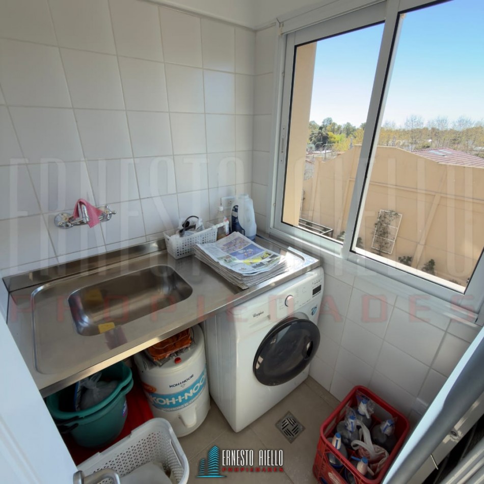 VENTA ESPECTACULAR SEMIPISO DE 4 AMBIENTES CON 2 COCHERAS, 2 BAULERAS Y EXCELENTES VISTAS ABIERTAS.
