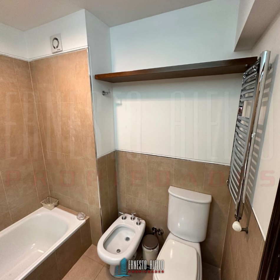 VENTA ESPECTACULAR SEMIPISO DE 4 AMBIENTES CON 2 COCHERAS, 2 BAULERAS Y EXCELENTES VISTAS ABIERTAS.