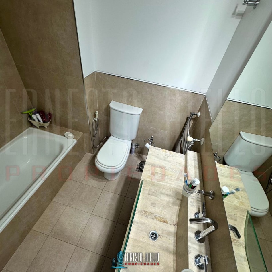 VENTA ESPECTACULAR SEMIPISO DE 4 AMBIENTES CON 2 COCHERAS, 2 BAULERAS Y EXCELENTES VISTAS ABIERTAS.